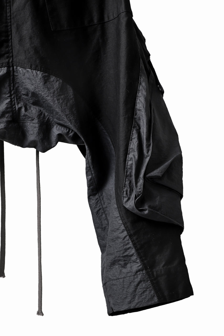 Load image into Gallery viewer, A.F ARTEFACT &quot;Trunk-Show&quot; HEAVY CROTCH CARGO PANTS / COMBI FABRIC (BLACK)