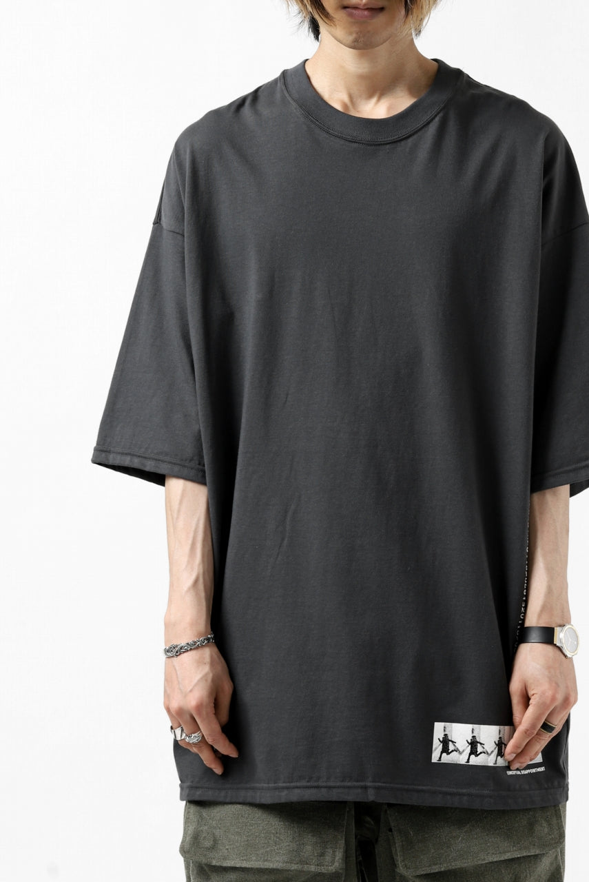 A.F ARTEFACT "flank” BOXYFIT T-SHIRT (GREY)