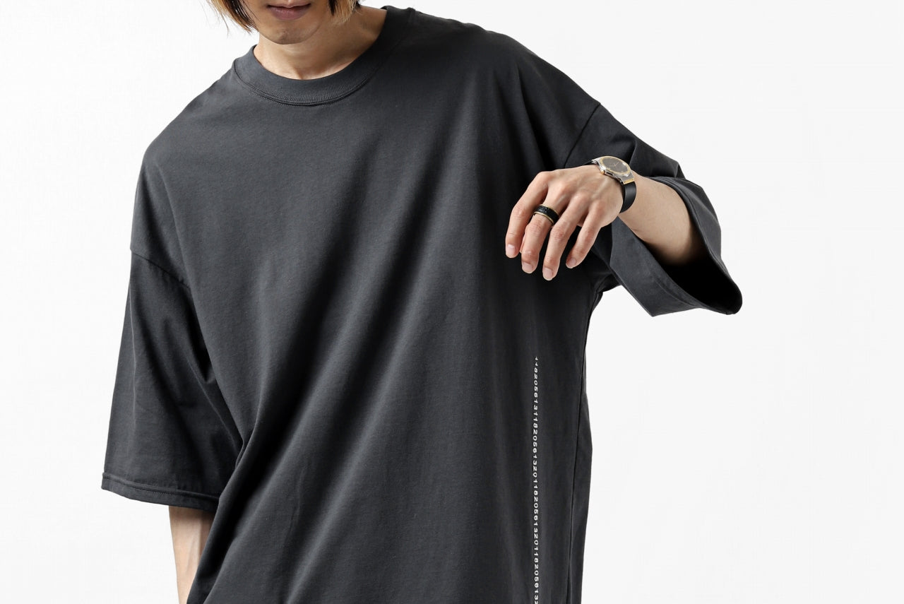 A.F ARTEFACT "flank” BOXYFIT T-SHIRT (GREY)