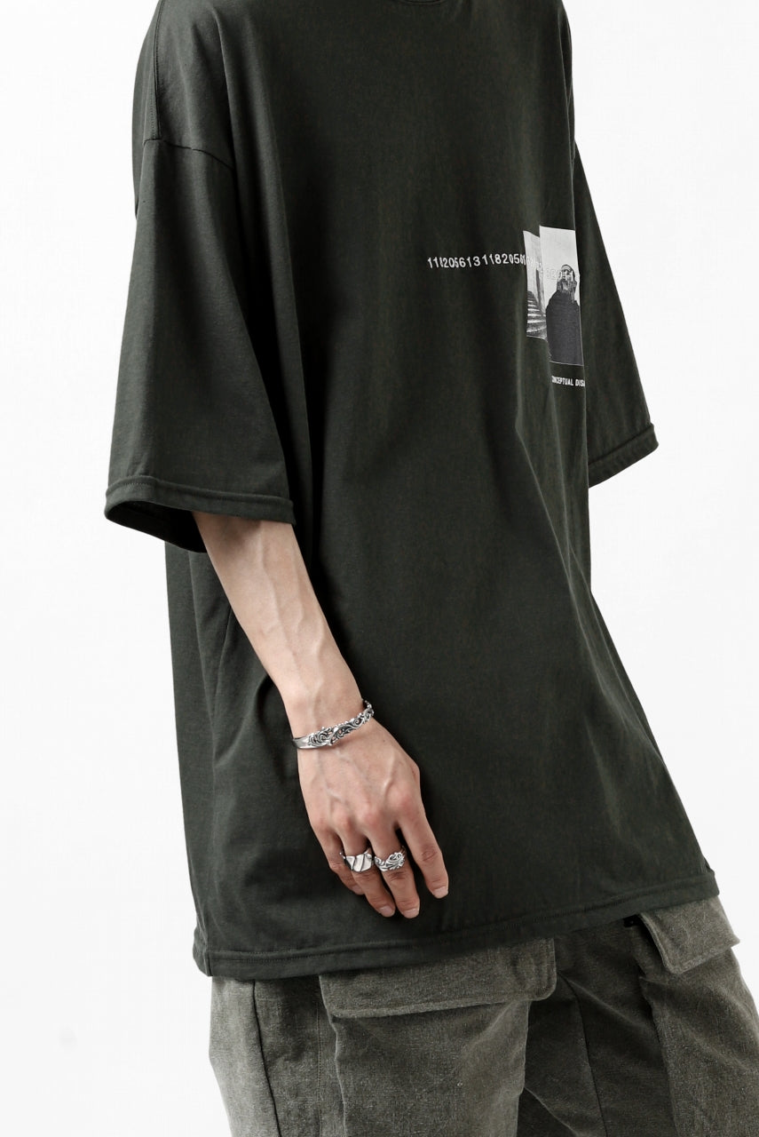 A.F ARTEFACT "flank” BOXYFIT T-SHIRT (KHAKI)