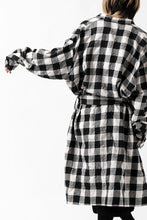 Load image into Gallery viewer, A.F ARTEFACT &quot;Trunk-Show&quot; CELL LONG GOWN CHECK SHIRT (BLACK x WHITE)