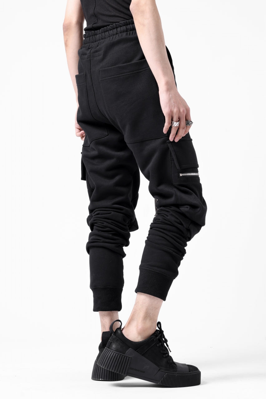 A.F ARTEFACT -SLICKY2- SWEATER SLIM CUFF PANTS (BLACK)