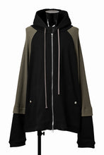 Load image into Gallery viewer, A.F ARTEFACT OVERSIZED COMBI ZIP HOODIE  / KNIT &amp; SWEAT (BLACK x KHAKI)