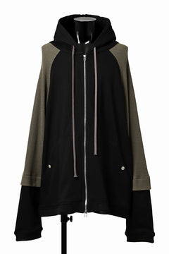 Load image into Gallery viewer, A.F ARTEFACT OVERSIZED COMBI ZIP HOODIE  / KNIT &amp; SWEAT (BLACK x KHAKI)