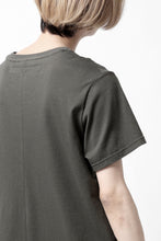 Load image into Gallery viewer, A.F ARTEFACT CREW NECK TEE / ABSTRACT PRINT Ver. (KHAKI)