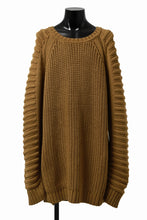 Load image into Gallery viewer, A.F ARTEFACT CABLE KNIT RAGLAN PULL OVER / LOW GAUGE WOOL (MUSTARD)