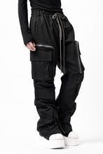 Load image into Gallery viewer, A.F ARTEFACT ZIP CARGO POCKET PANTS (BLACK)