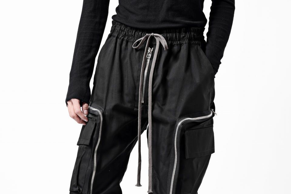 Load image into Gallery viewer, A.F ARTEFACT ZIP CARGO POCKET PANTS (BLACK)