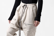 Load image into Gallery viewer, A.F ARTEFACT D-CLOTCH SIDE ZIP LONG PANTS / COTTON TWILL (IVORY)