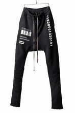Load image into Gallery viewer, A.F ARTEFACT &quot;Trunk-Show&quot; SWEATER SARROUEL SKINNY / DAMAGE &amp; PRINT (BLACK)