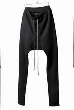 Load image into Gallery viewer, A.F ARTEFACT &quot;Trunk-Show&quot; SKINNY SARROUEL SWEAT PANTS / SHADOW EMBROIDERY (BLACK)