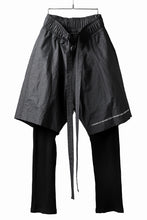Load image into Gallery viewer, A.F ARTEFACT &quot;Trunk-Show&quot; SHORT LAYERED TROUSERS / SALT SHRINK NYLON &amp; WAFFLE (BLACK)