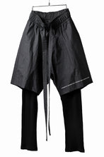 Load image into Gallery viewer, A.F ARTEFACT &quot;Trunk-Show&quot; SHORT LAYERED TROUSERS / SALT SHRINK NYLON &amp; WAFFLE (BLACK)