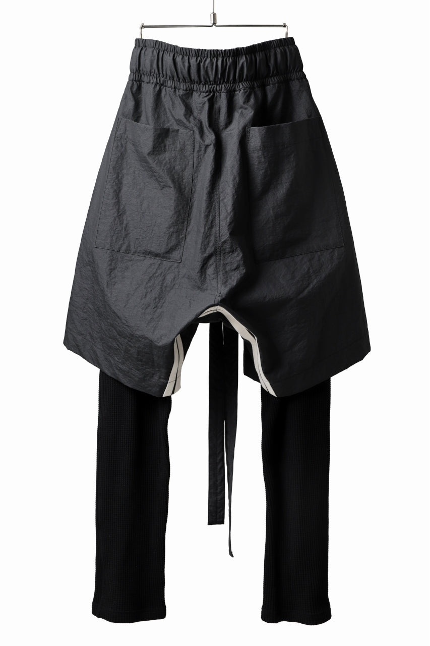 Load image into Gallery viewer, A.F ARTEFACT &quot;Trunk-Show&quot; SHORT LAYERED TROUSERS / SALT SHRINK NYLON &amp; WAFFLE (BLACK)