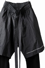 Load image into Gallery viewer, A.F ARTEFACT &quot;Trunk-Show&quot; SHORT LAYERED TROUSERS / SALT SHRINK NYLON &amp; WAFFLE (BLACK)