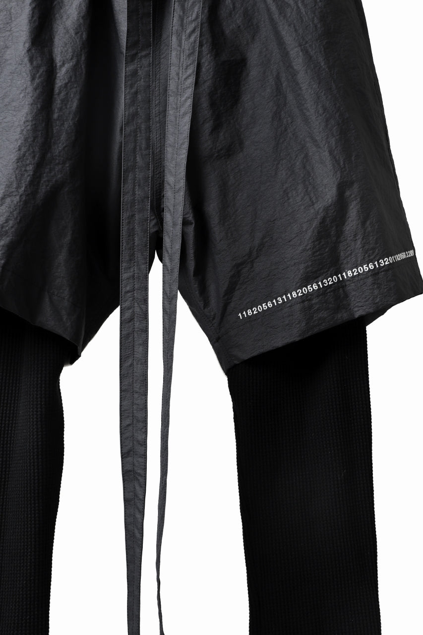 Load image into Gallery viewer, A.F ARTEFACT &quot;Trunk-Show&quot; SHORT LAYERED TROUSERS / SALT SHRINK NYLON &amp; WAFFLE (BLACK)