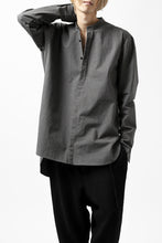 Load image into Gallery viewer, ierib deep slits long shirt / boiled waxy cotton (GREY)