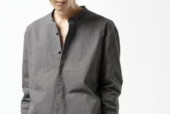 Load image into Gallery viewer, ierib deep slits long shirt / boiled waxy cotton (GREY)