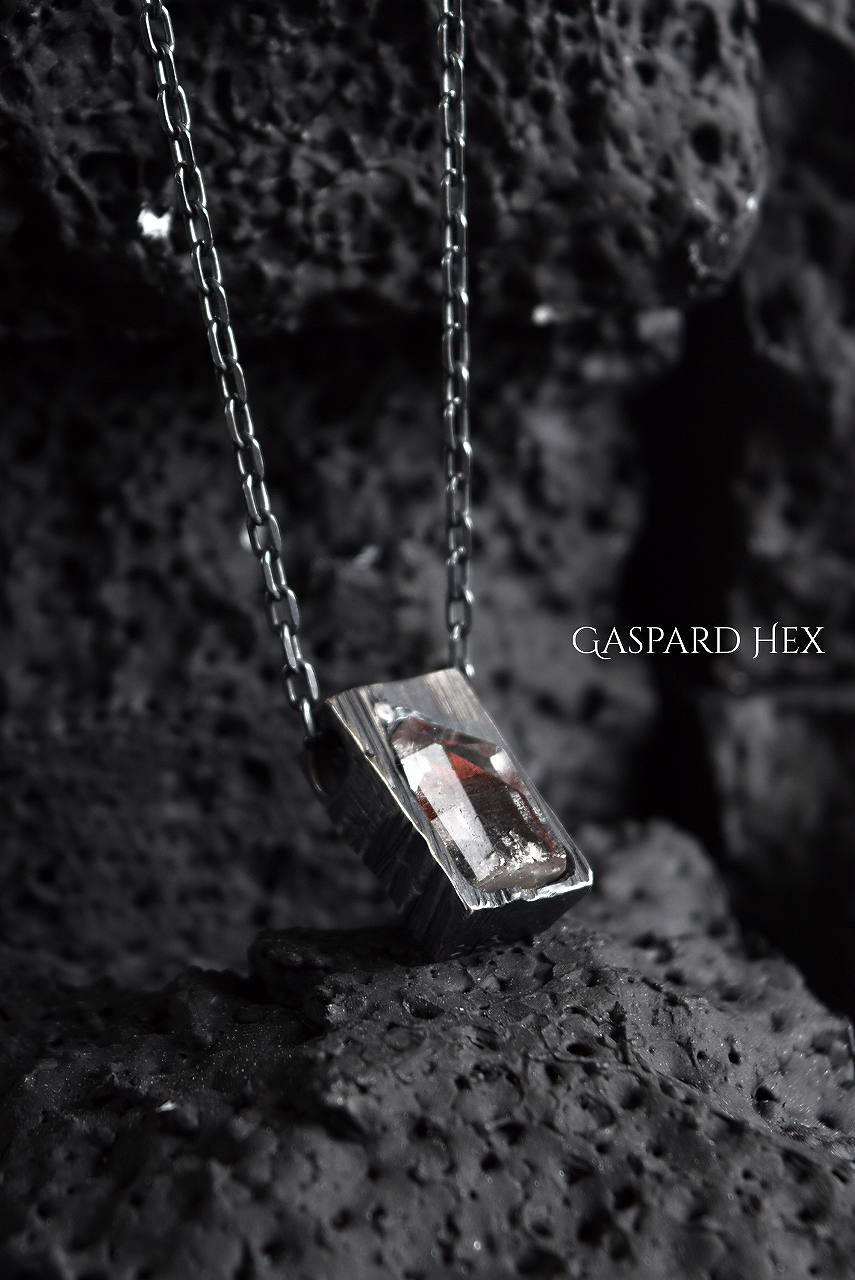 GASPARD HEX Quartz Inclusion Pendant Small 52cm chain