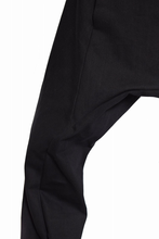 画像をギャラリービューアに読み込む, N/07　span-denim stretched sarrouel denim pants (BLACK)