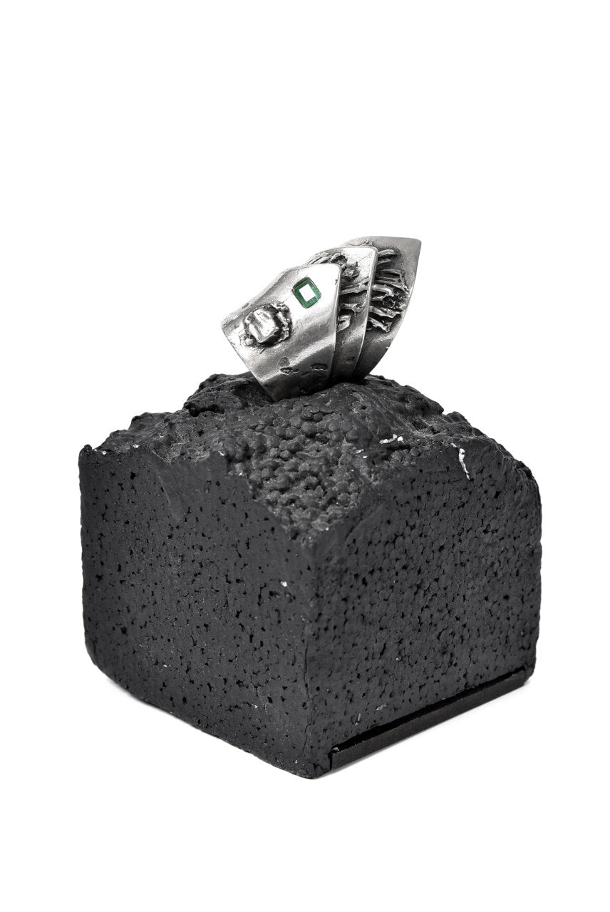 Load image into Gallery viewer, GASPARD HEX Mayan Ring with EMERALD JEWELRY
